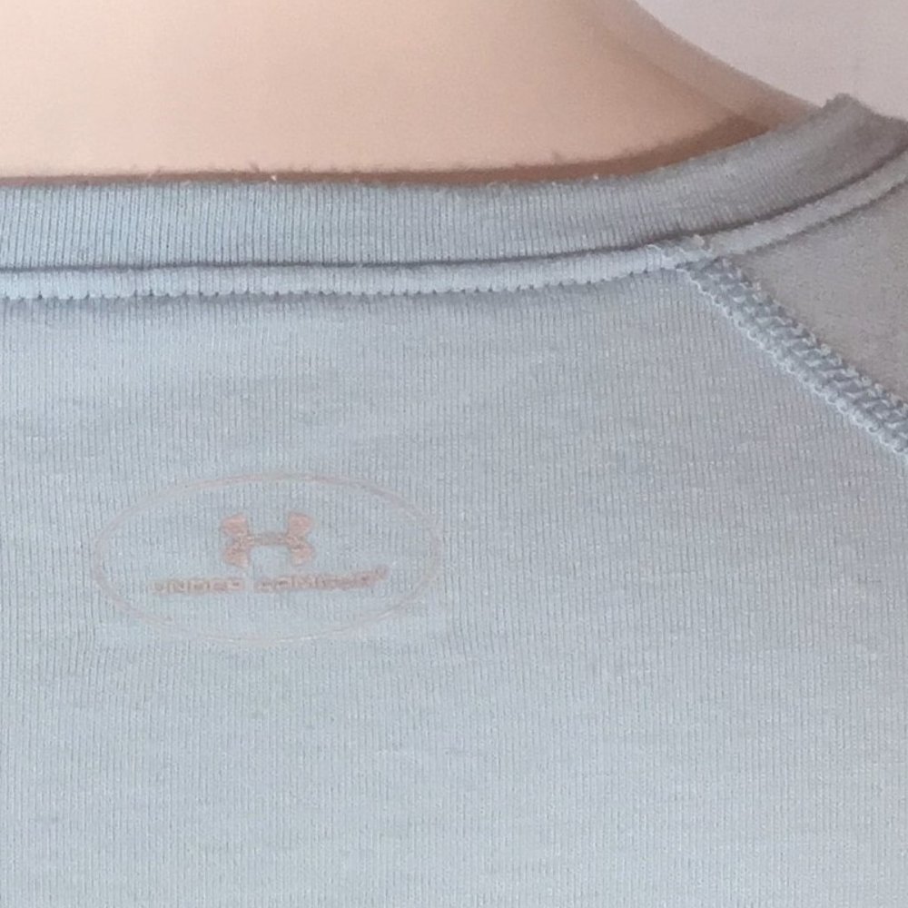 Under Armour Top - Picture 2 of 4